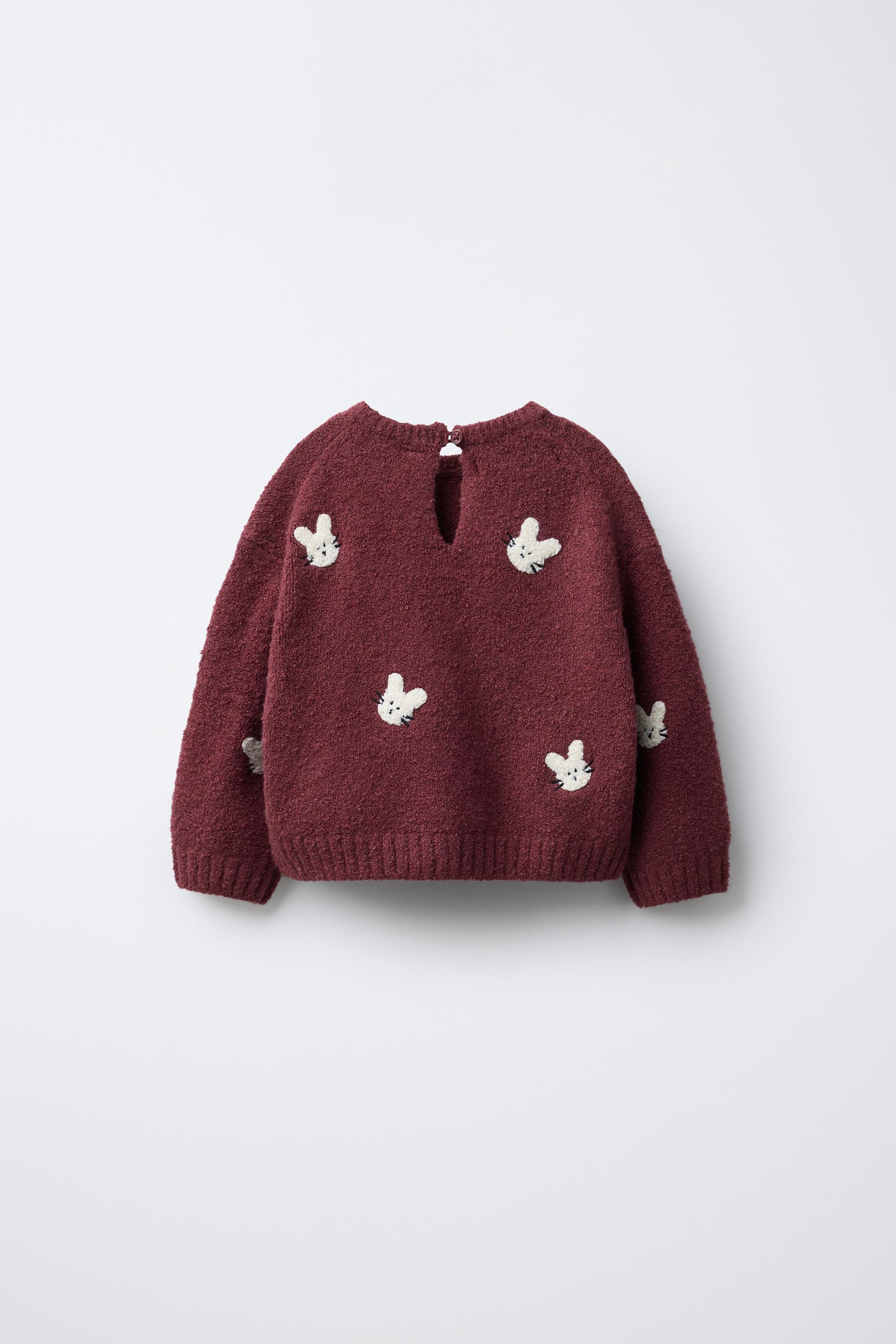 PULL EN MAILLE AVEC LAPINS BRODÉS